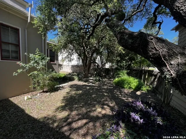 134 W AGARITA AVE San Antonio, TX 78212