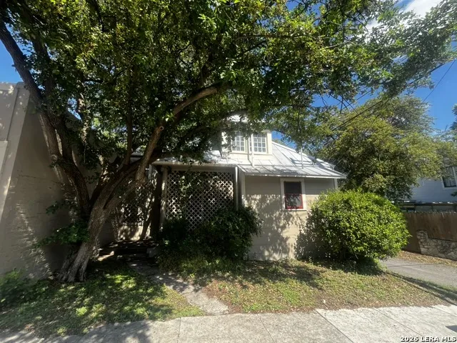 134 W AGARITA AVE San Antonio, TX 78212