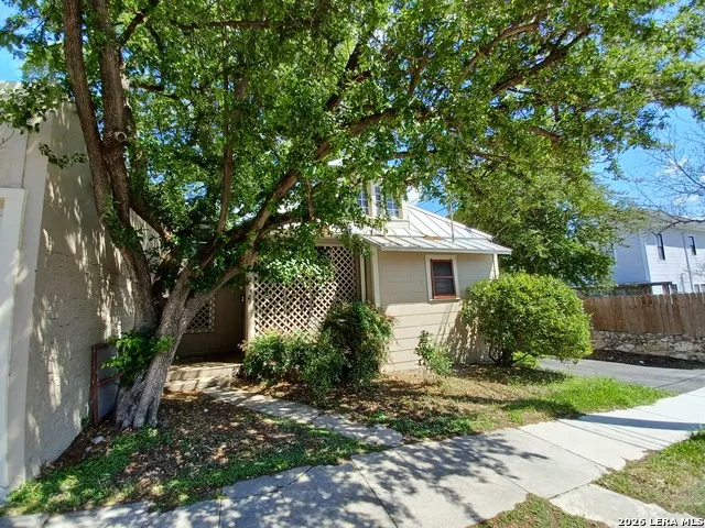 134 W AGARITA AVE San Antonio, TX 78212