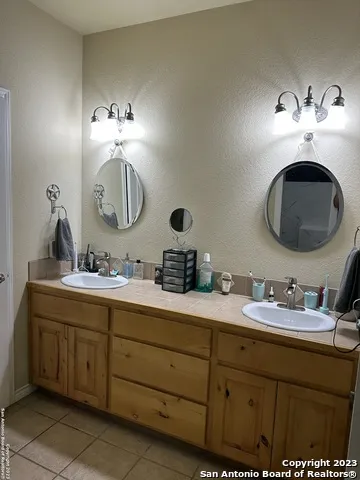 177 Knollwood Cir Bandera, TX 78003