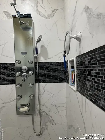177 Knollwood Cir Bandera, TX 78003