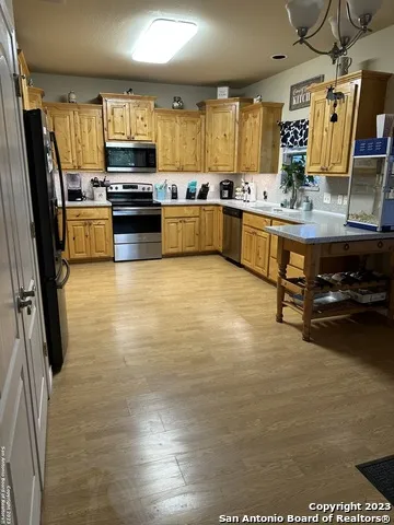 177 Knollwood Cir Bandera, TX 78003