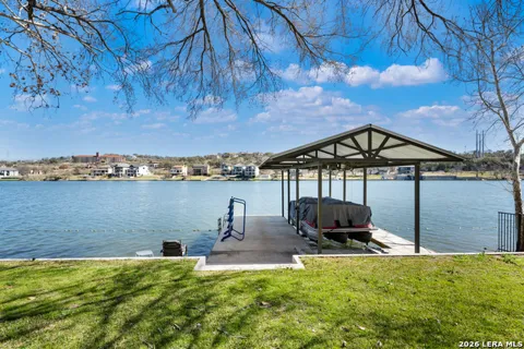 1001 Lakeshore