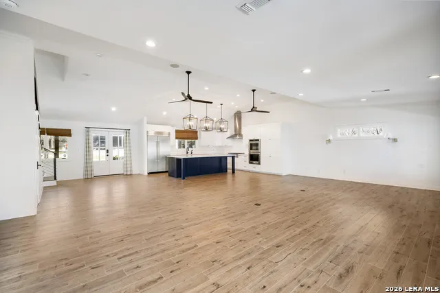 1001 Lakeshore Marble Falls, TX 78654