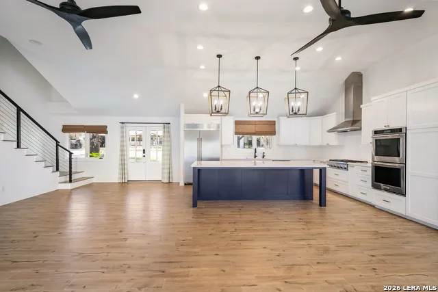 1001 Lakeshore Marble Falls, TX 78654