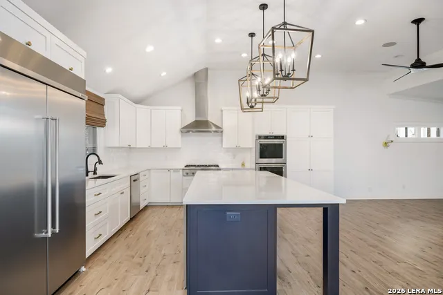 1001 Lakeshore Marble Falls, TX 78654