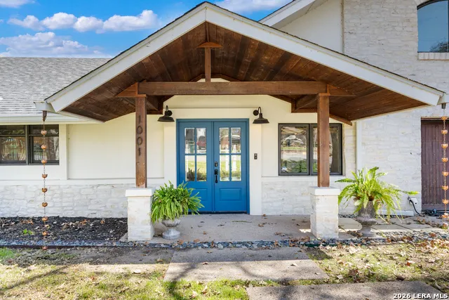 1001 Lakeshore Marble Falls, TX 78654