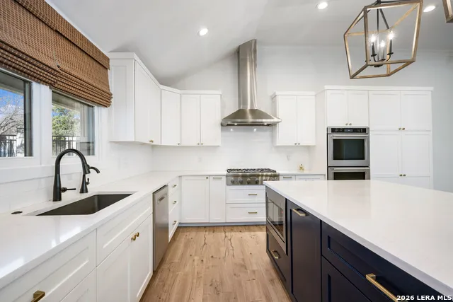 1001 Lakeshore Marble Falls, TX 78654