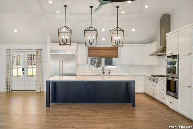 1001 Lakeshore Marble Falls, TX 78654