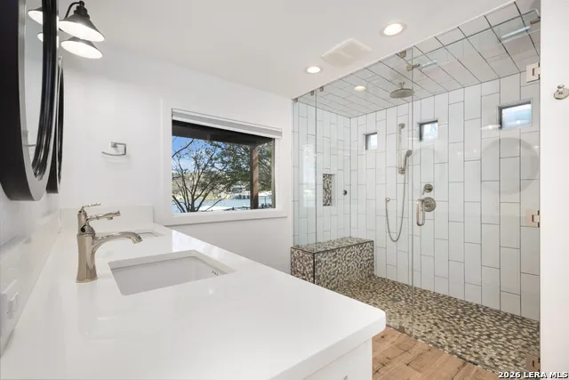 1001 Lakeshore Marble Falls, TX 78654