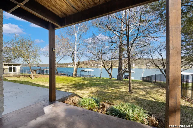 1001 Lakeshore Marble Falls, TX 78654