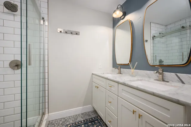 1001 Lakeshore Marble Falls, TX 78654