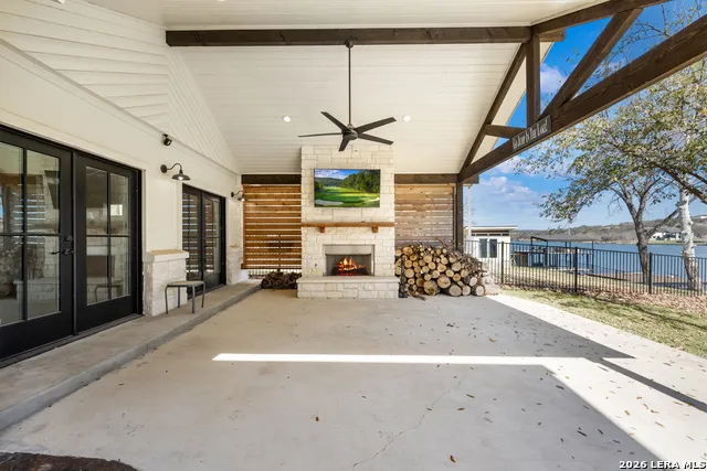 1001 Lakeshore Marble Falls, TX 78654