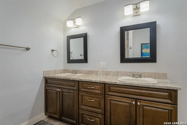 1001 Lakeshore Marble Falls, TX 78654