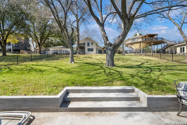 1001 Lakeshore Marble Falls, TX 78654