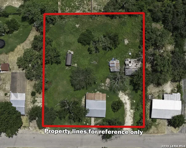 817 W Cargile Uvalde, TX 78801
