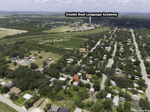 817 W Cargile Uvalde, TX 78801