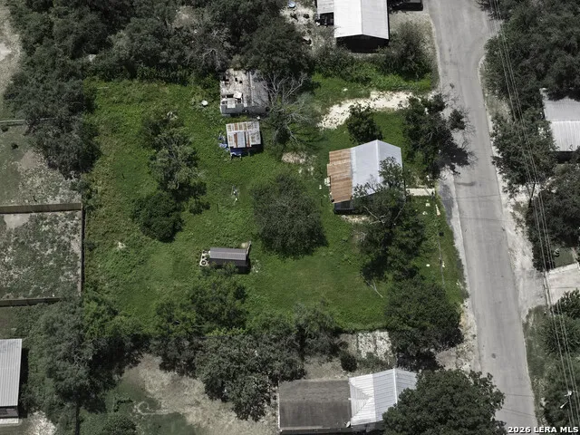 817 W Cargile Uvalde, TX 78801