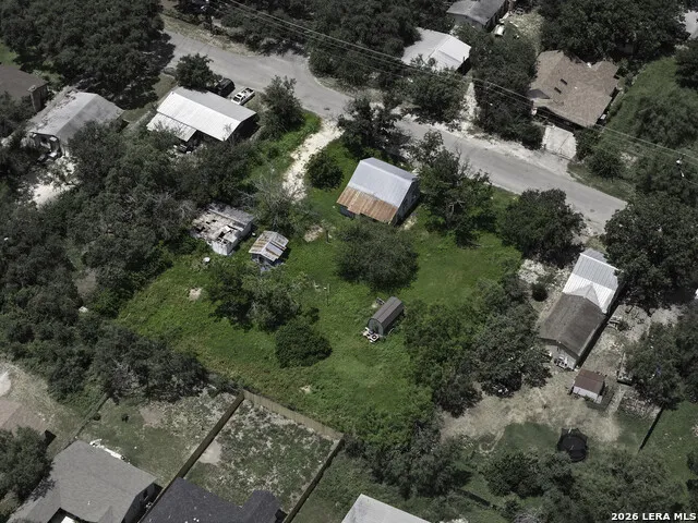 817 W Cargile Uvalde, TX 78801