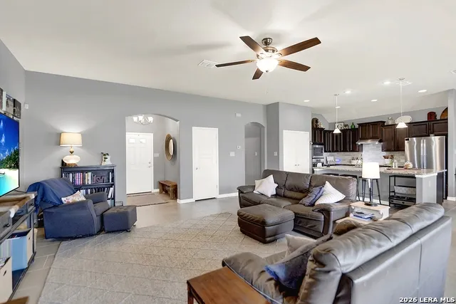 109 Grandview Floresville, TX 78114