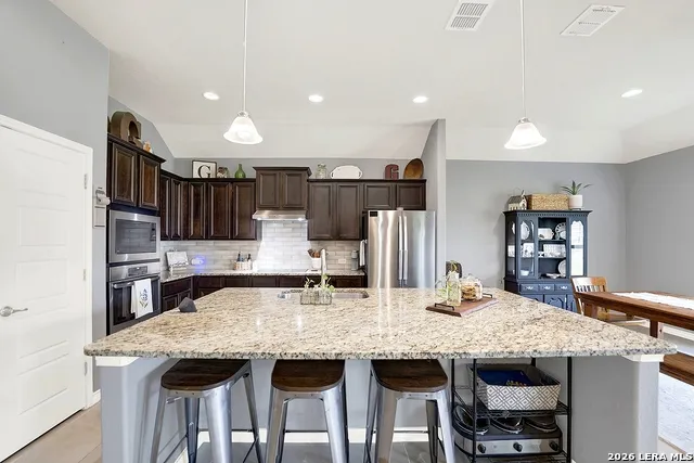 109 Grandview Floresville, TX 78114