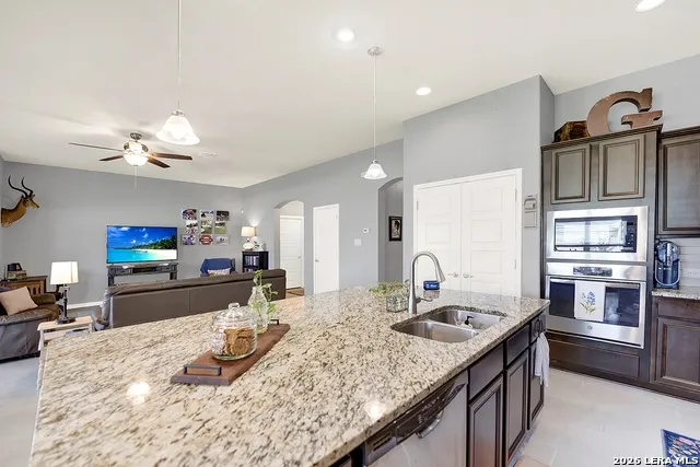 109 Grandview Floresville, TX 78114