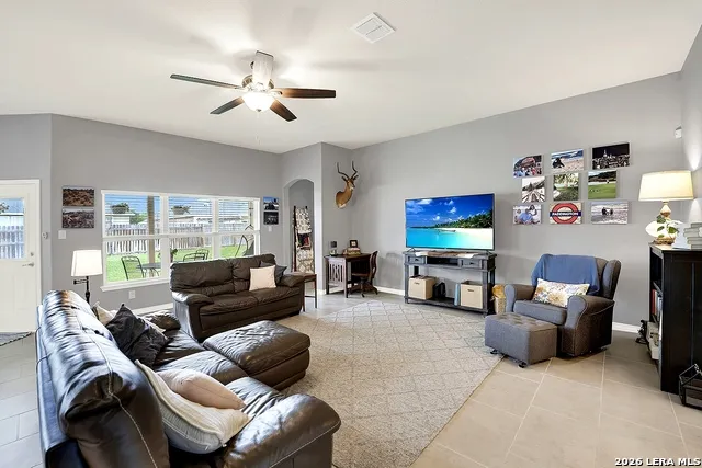 109 Grandview Floresville, TX 78114