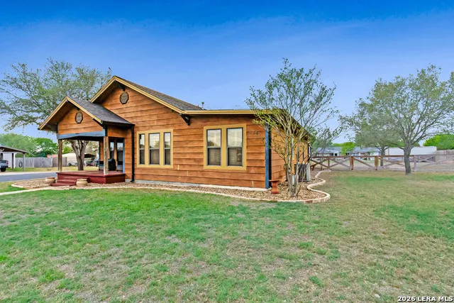 201 Brinkoeter St Poth, TX 78147