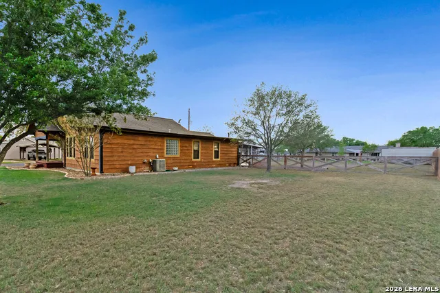 201 Brinkoeter St Poth, TX 78147