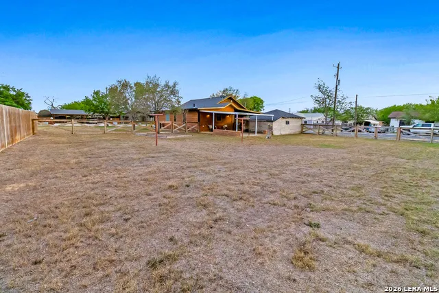 201 Brinkoeter St Poth, TX 78147