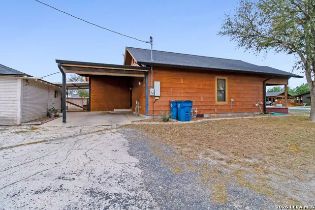 201 Brinkoeter St Poth, TX 78147