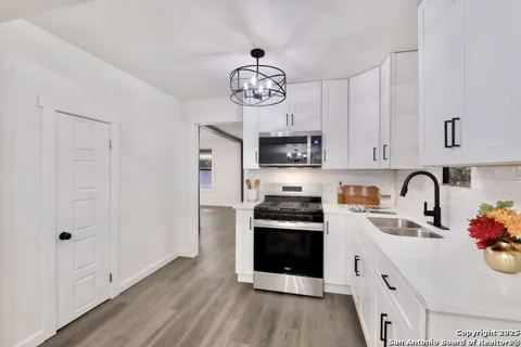 7218 Luna Ct