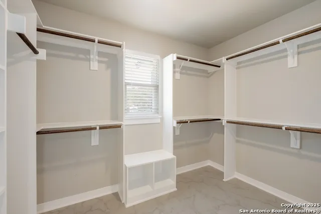122 Hi View Lakehills, TX 78063