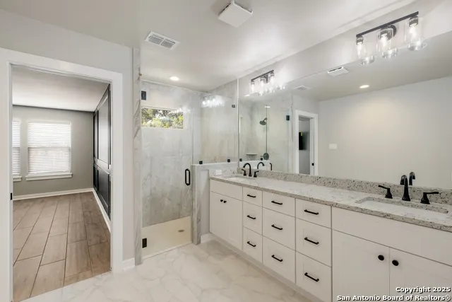 122 Hi View Lakehills, TX 78063