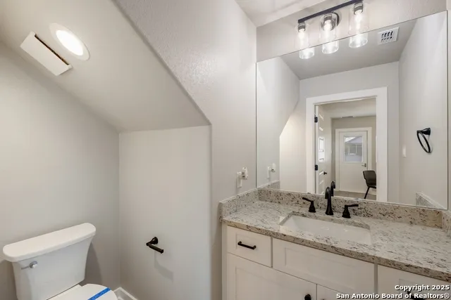 122 Hi View Lakehills, TX 78063
