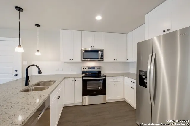 122 Hi View Lakehills, TX 78063