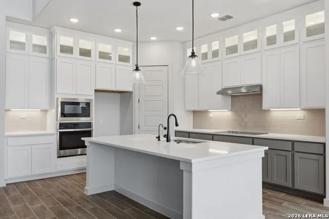 113 Travis Drive Castroville, TX 78009