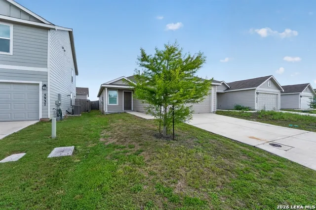 5933 Antonio Pl Seguin, TX 78155