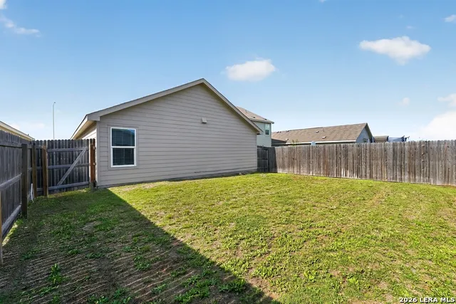 5933 Antonio Pl Seguin, TX 78155