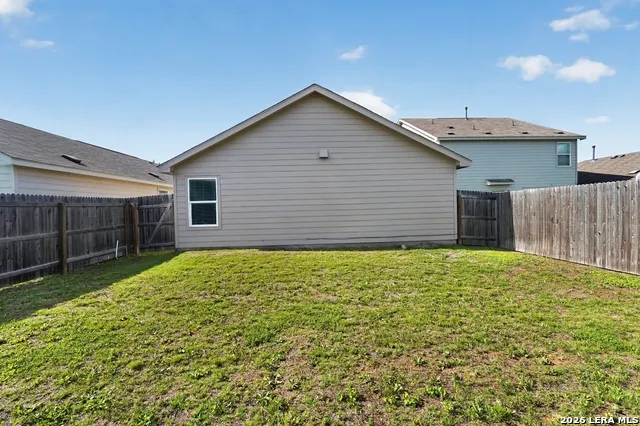 5933 Antonio Pl Seguin, TX 78155