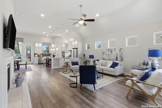 8647 GLASS GEM DR San Antonio, TX 78249