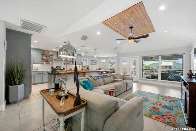 126 SEA VIEW DR Aransas Pass, TX 78336