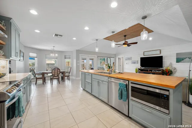 126 SEA VIEW DR Aransas Pass, TX 78336