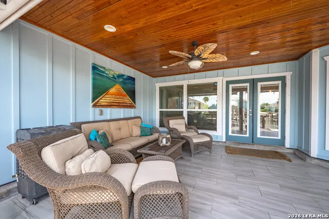 126 SEA VIEW DR Aransas Pass, TX 78336