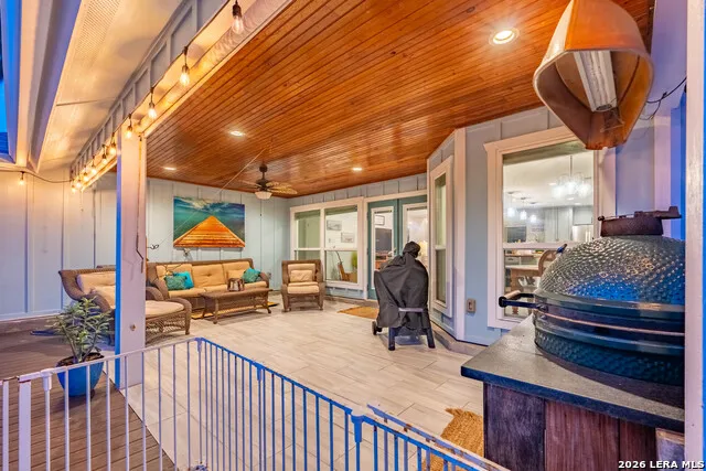 126 SEA VIEW DR Aransas Pass, TX 78336