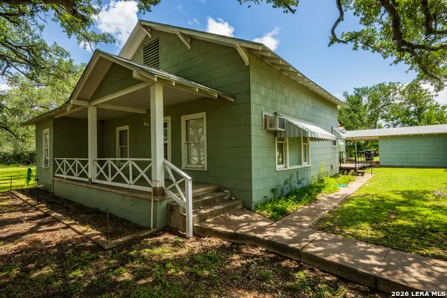 502 S ORANGE ST Sabinal, TX 78881