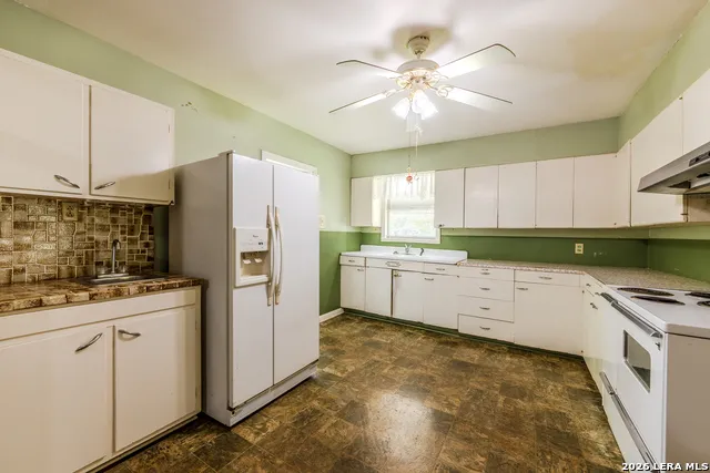 502 S ORANGE ST Sabinal, TX 78881