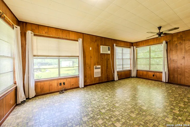502 S ORANGE ST Sabinal, TX 78881