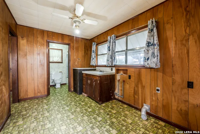502 S ORANGE ST Sabinal, TX 78881