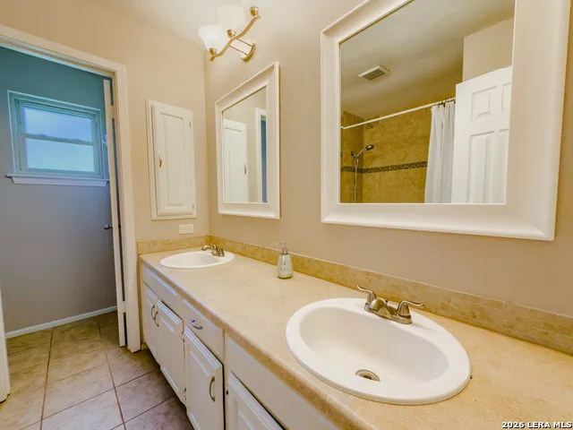 8507 TIMBER CREST ST San Antonio, TX 78250